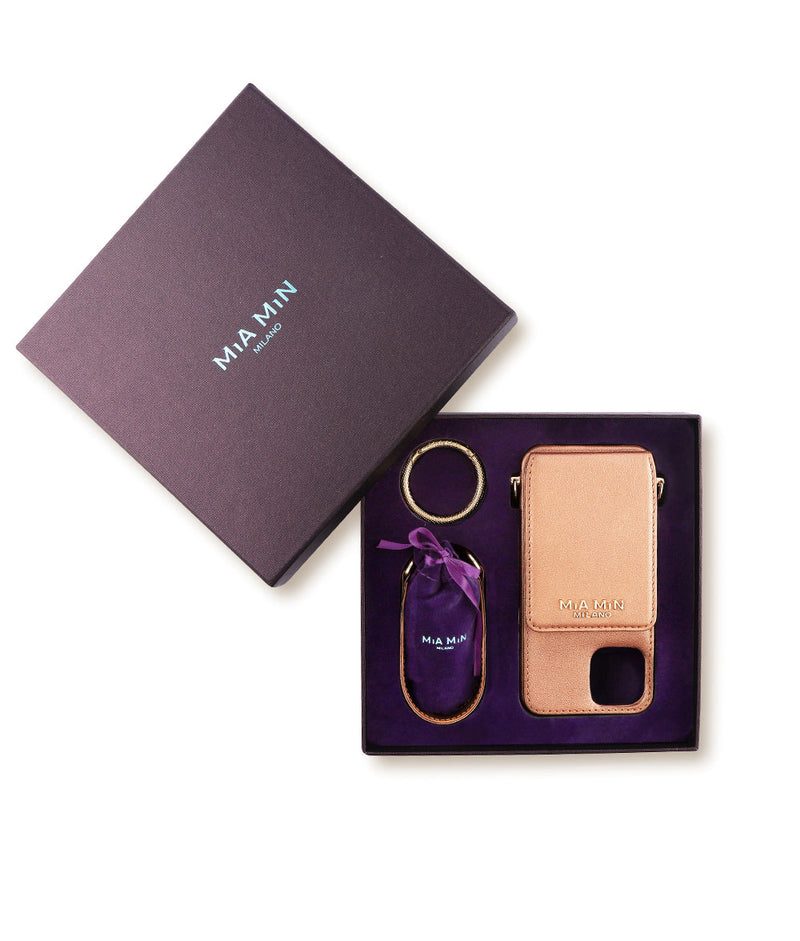 exklusive iphone 13 Pro leder tasche in Gold mit Gold Kette und Magic Ring von Mia Min Milano